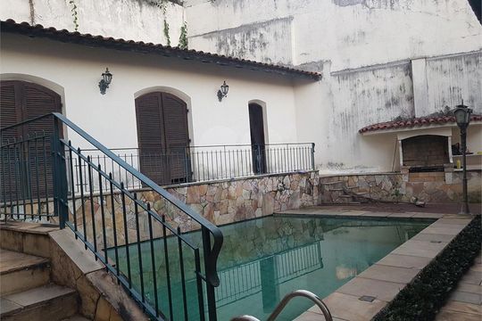 Casa à venda com 3 quartos, 230m² em Jardim Ibiratiba, São Paulo