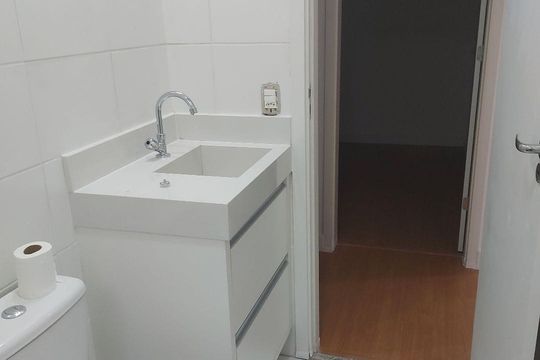 Banheiro de apartamento à venda com 2 quartos, 51m² em Centro, Barueri