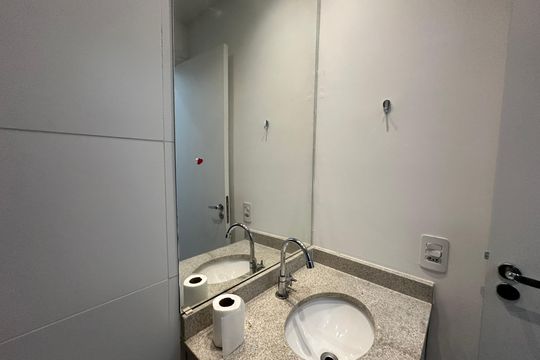 Banheiro de apartamento para alugar com 1 quarto, 48m² em Vila Militar, Barueri