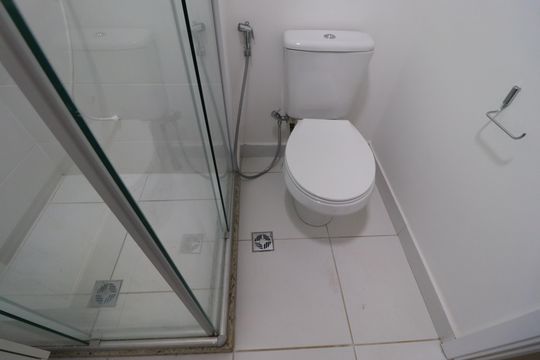 Banheiro suite  de apartamento para alugar com 3 quartos, 74m² em Ribeirânia, Ribeirão Preto