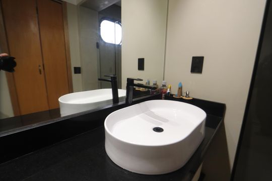 Banheiro da Suíte 1 de apartamento à venda com 4 quartos, 157m² em Jardim Avelino, São Paulo