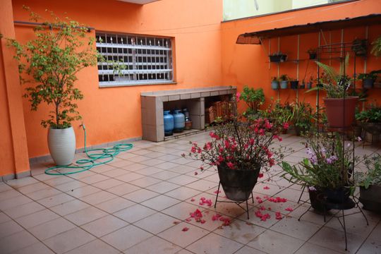 Quintal de casa à venda com 4 quartos, 191m² em Vila Cleonice, São Paulo