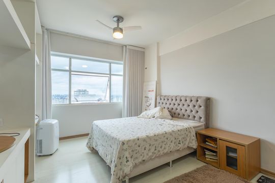 Quarto  de kitnet/studio à venda com 1 quarto, 59m² em Centro, Curitiba