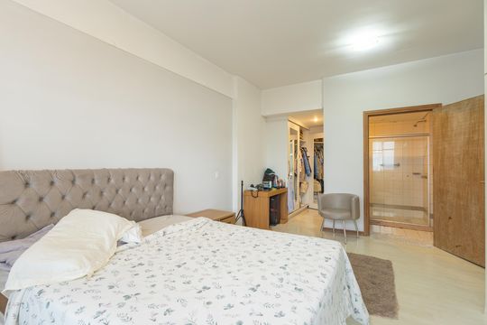 Quarto  de kitnet/studio à venda com 1 quarto, 59m² em Centro, Curitiba