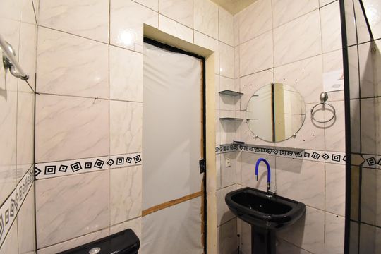 Banheiro da Kitnet de casa para alugar com 1 quarto, 45m² em Águas Belas, São José dos Pinhais
