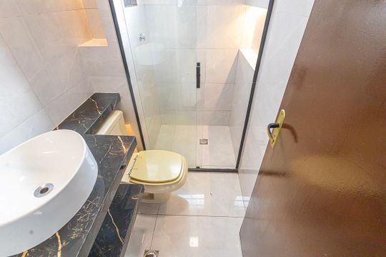 Banheiro de apartamento para alugar com 2 quartos, 46m² em Vila Cloris, Belo Horizonte