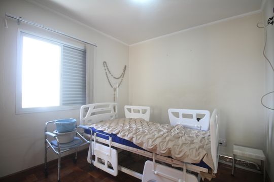 Suíte  de apartamento à venda com 2 quartos, 99m² em Vila Progredior, São Paulo