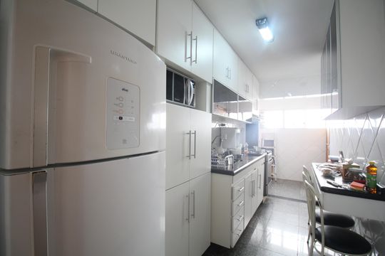 Cozinha de apartamento à venda com 2 quartos, 99m² em Vila Progredior, São Paulo