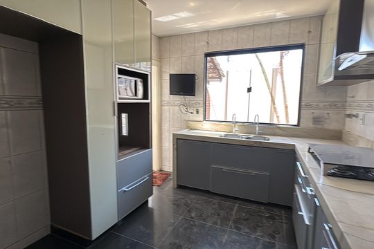 Casa para alugar com 4 quartos, 280m² em Jardim América, Goiânia