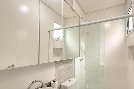 Banheiro da Suíte de apartamento para alugar com 2 quartos, 60m² em Ingleses do Rio Vermelho, Florianópolis