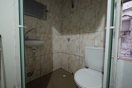 Banheiro de kitnet/studio para alugar com 1 quarto, 15m² em Cambuci, São Paulo