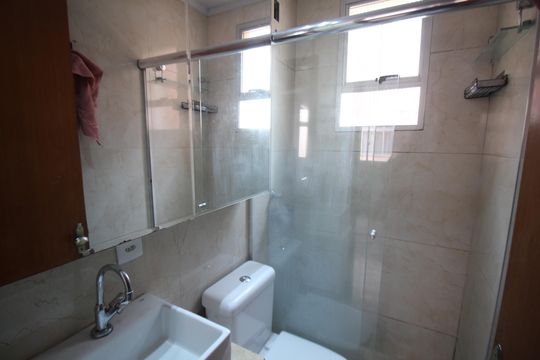 Banheiro de apartamento para alugar com 2 quartos, 45m² em Jardim Riacho das Pedras, Contagem