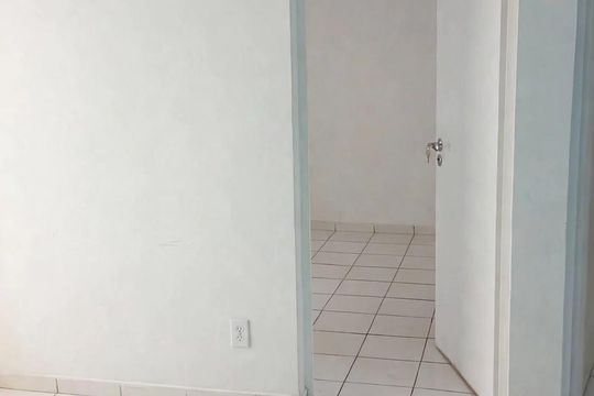 Quarto de apartamento para alugar com 2 quartos, 55m² em Conjunto Residencial José Bonifácio, São Paulo
