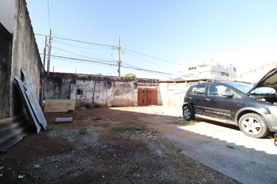 Quintal/Frente de casa para alugar com 2 quartos, 100m² em Brasil, Uberlândia