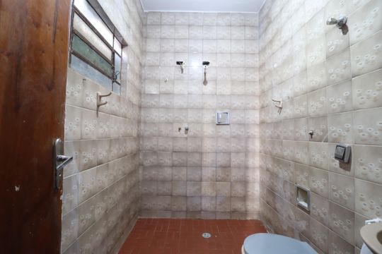 Banheiro social de casa para alugar com 2 quartos, 100m² em Brasil, Uberlândia