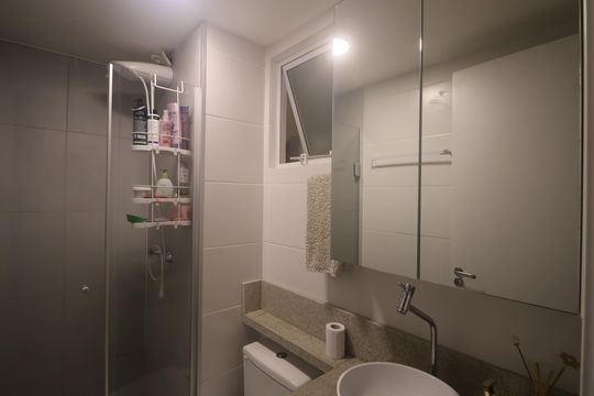 Banheiro de apartamento à venda com 2 quartos, 44m² em Centro, Canoas
