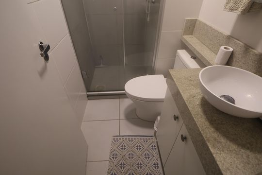 Banheiro de apartamento à venda com 2 quartos, 44m² em Centro, Canoas