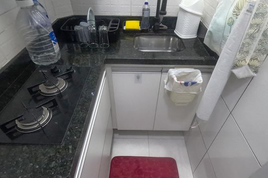 Cozinha de kitnet/studio para alugar com 1 quarto, 22m² em Boqueirão, Santos