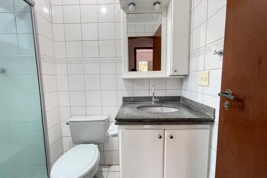 Banheiro de apartamento à venda com 2 quartos, 57m² em Butantã, São Paulo