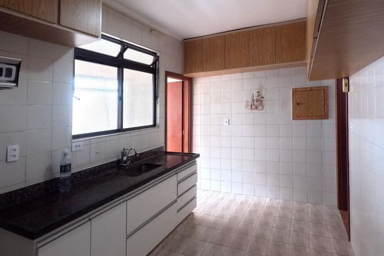 Cozinha de apartamento para alugar com 3 quartos, 136m² em Embaré, Santos