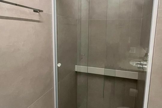 Banheiro de apartamento à venda com 2 quartos, 68m² em Jardim Prudência, São Paulo