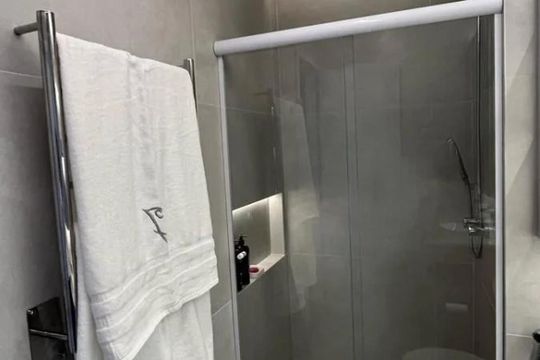 Banheiro de apartamento à venda com 2 quartos, 68m² em Jardim Prudência, São Paulo