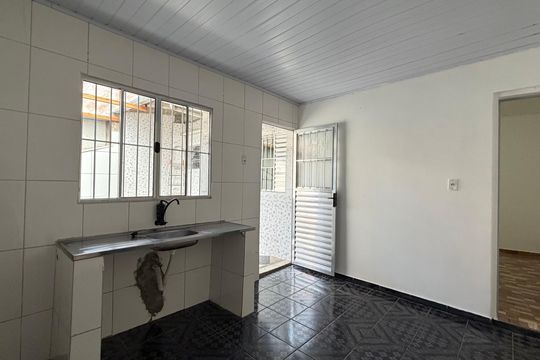 Casa para alugar com 1 quarto, 45m² em Parque Jandaia, Carapicuíba