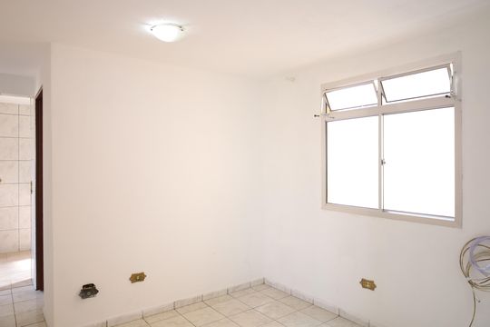 Sala de apartamento para alugar com 2 quartos, 45m² em Conjunto Habitacional Fazenda do Carmo, São Paulo