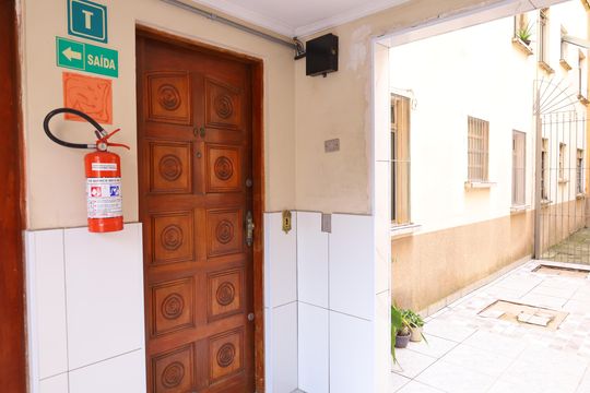 Área comum - Saguão do prédio de apartamento para alugar com 2 quartos, 45m² em Conjunto Habitacional Fazenda do Carmo, São Paulo