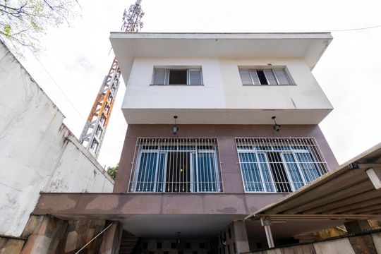 Fachada de casa à venda com 3 quartos, 170m² em Parque Jabaquara, São Paulo