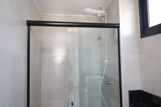 Banheiro de kitnet/studio para alugar com 0 quarto, 20m² em Piatã, Salvador