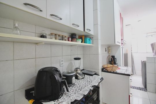 Cozinha  de apartamento à venda com 2 quartos, 54m² em Burgo Paulista, São Paulo