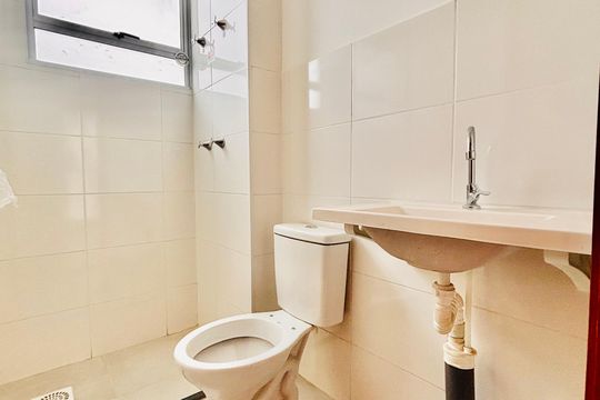 Banheiro  de apartamento à venda com 2 quartos, 39m² em Chácara Estela, Barueri
