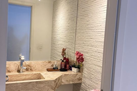 Banheiro de apartamento à venda com 3 quartos, 136m² em Jardim Arpoador, São Paulo