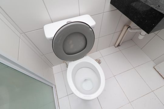 Banheiro de kitnet/studio à venda com 1 quarto, 29m² em Vila Campanela, São Paulo