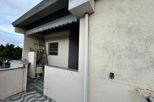 Fachada de casa para alugar com 1 quarto, 60m² em Bento Ribeiro, Rio de Janeiro