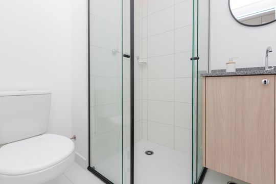 Banheiro de kitnet/studio para alugar com 1 quarto, 24m² em Vila Cordeiro, São Paulo