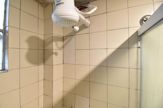 Banheiro de apartamento para alugar com 2 quartos, 54m² em Pilarzinho, Curitiba