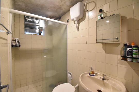 Banheiro de apartamento para alugar com 2 quartos, 54m² em Pilarzinho, Curitiba
