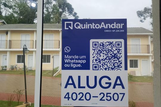 Placa de casa de condomínio para alugar com 2 quartos, 70m² em Chácara Ondas Verdes, Cotia