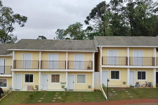 Fachada de casa de condomínio para alugar com 2 quartos, 70m² em Chácara Ondas Verdes, Cotia
