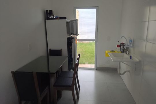 Cozinha de casa de condomínio para alugar com 2 quartos, 70m² em Chácara Ondas Verdes, Cotia