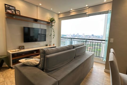 Sala de apartamento à venda com 2 quartos, 69m² em Jardim Tupanci, Barueri