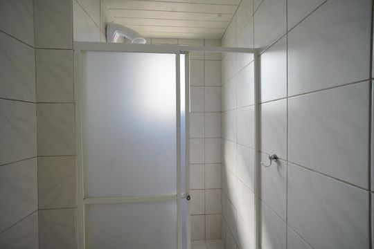 Banheiro de apartamento para alugar com 2 quartos, 51m² em Abraão, Florianópolis