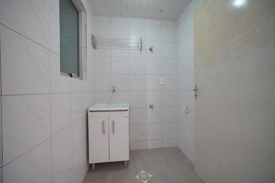 Área de Serviço  de apartamento para alugar com 2 quartos, 51m² em Abraão, Florianópolis