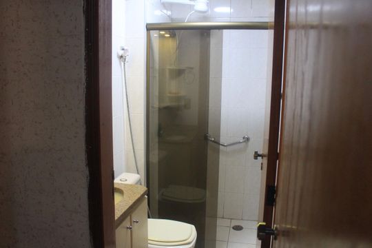 Banheiro da Suíte de apartamento para alugar com 2 quartos, 61m² em Santo Antônio, São Caetano do Sul