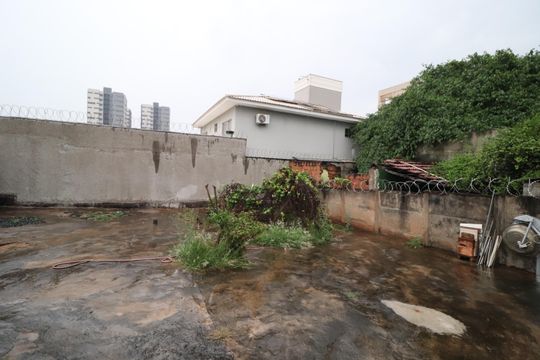 Quintal de casa para alugar com 3 quartos, 177m² em Osvaldo Rezende, Uberlândia