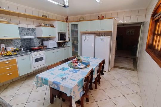 Cozinha de casa de condomínio à venda com 3 quartos, 482m² em Portal dos Nobres, Americana