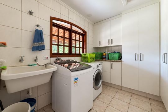 Área de serviço de casa de condomínio à venda com 3 quartos, 482m² em Portal dos Nobres, Americana