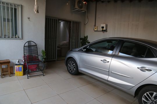 Garagem de casa à venda com 2 quartos, 117m² em Oriente Vile, Goiânia